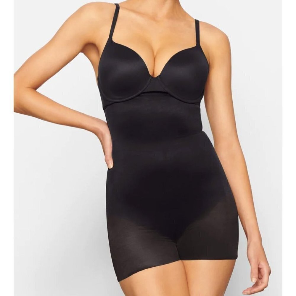New without tags Skims HIGH-WAISTED SHORTIE SZ S in Black